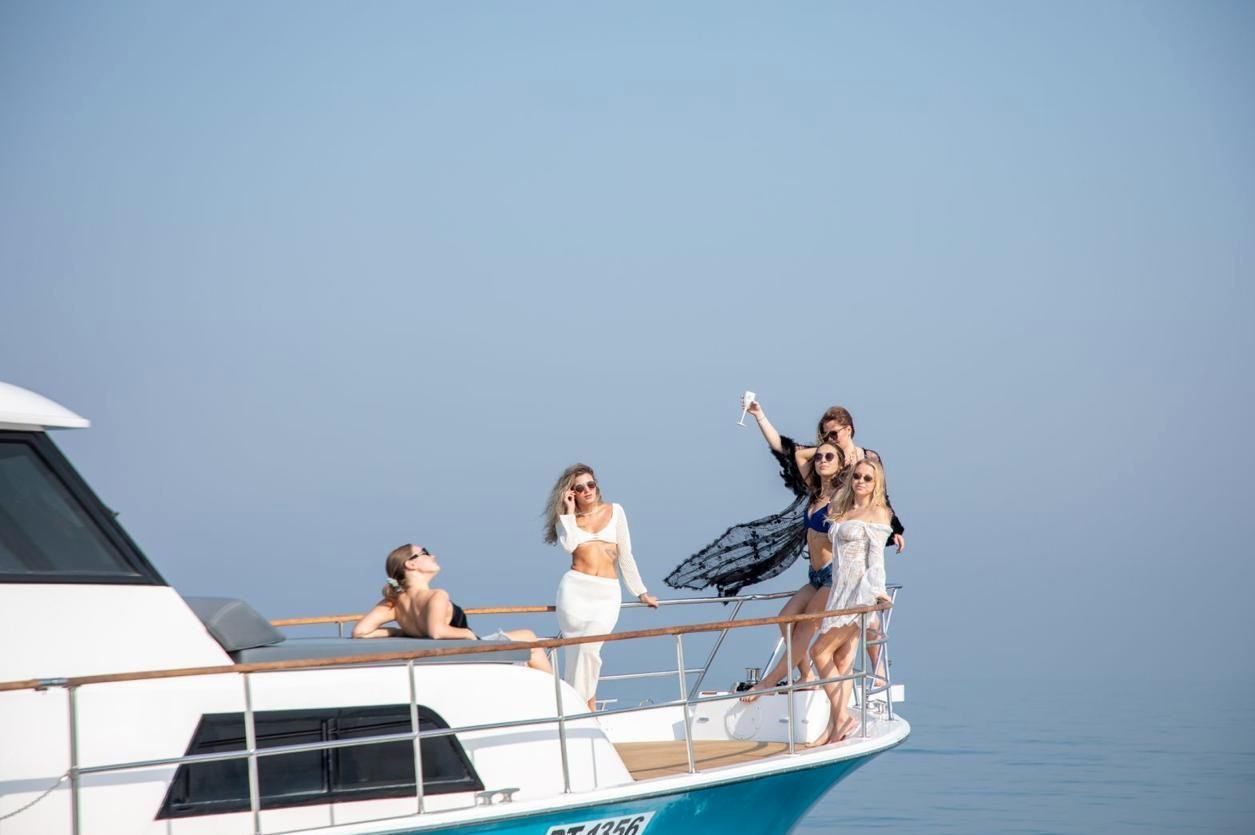 Vogue Hatteras: view 9