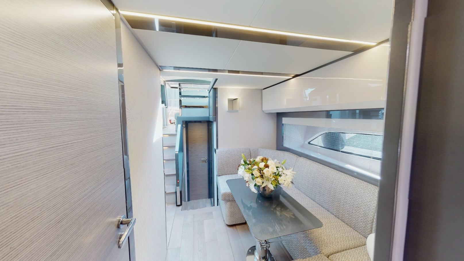 Pershing 5X Pearl White: view 14