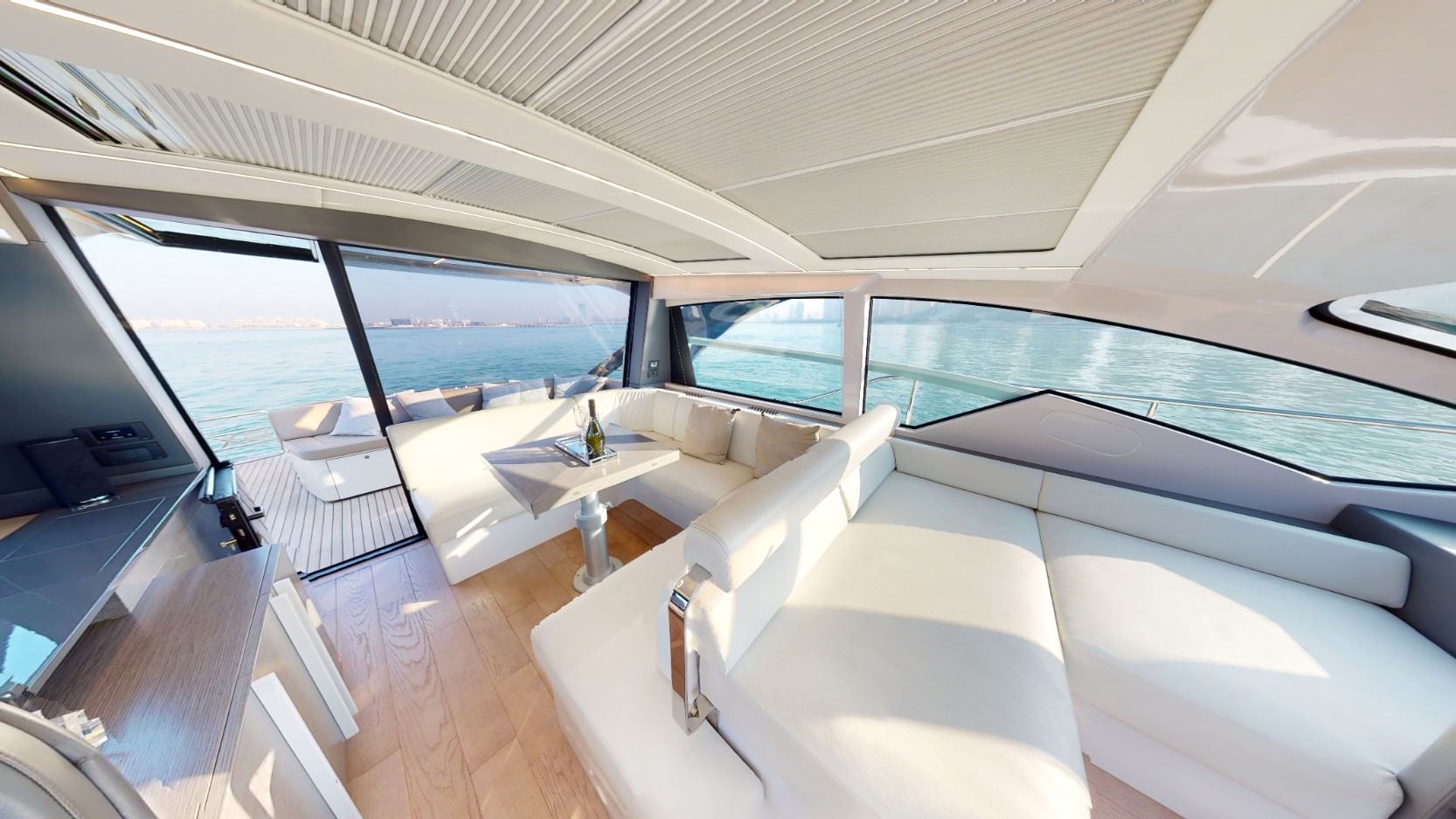 Pershing 5X Pearl White: view 3