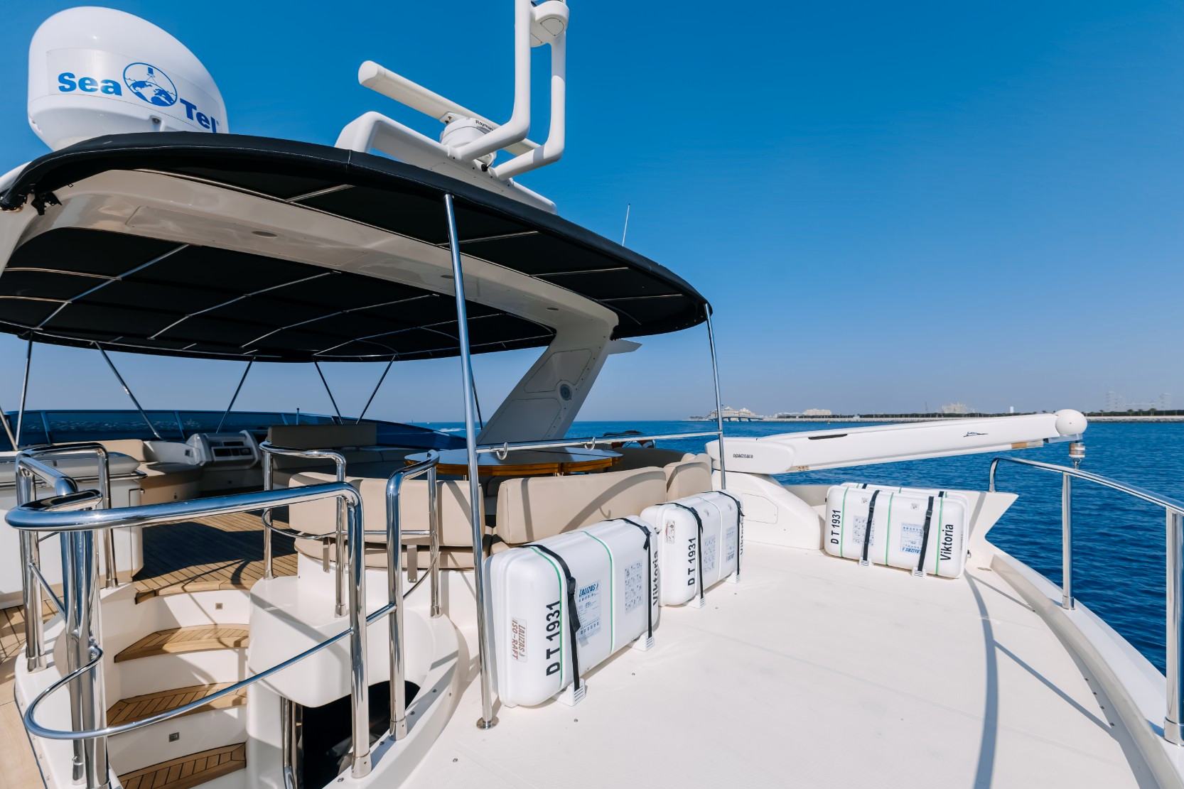 Azimut Viktoria: view 11