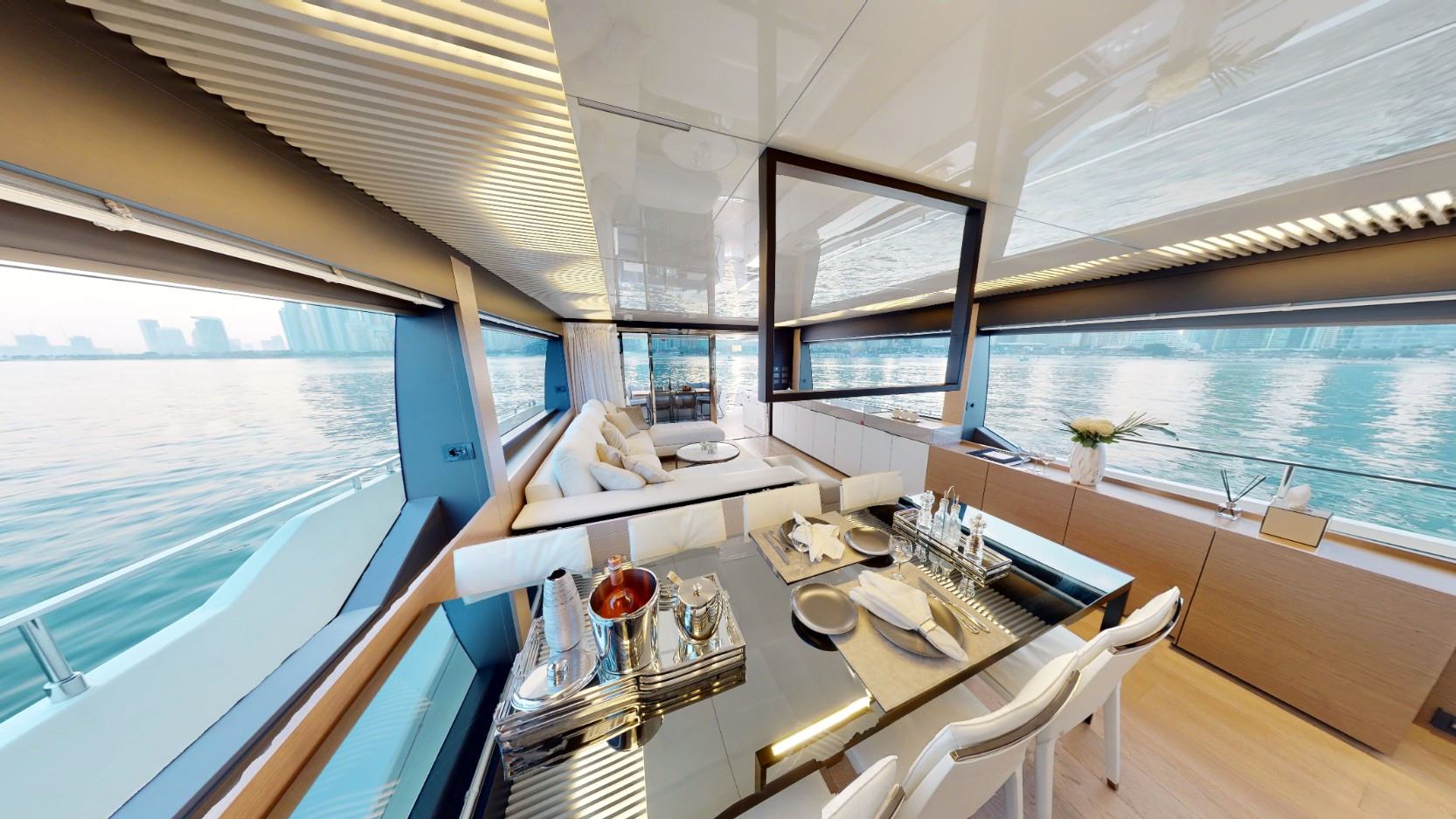 Ferretti 78 ft: view 3