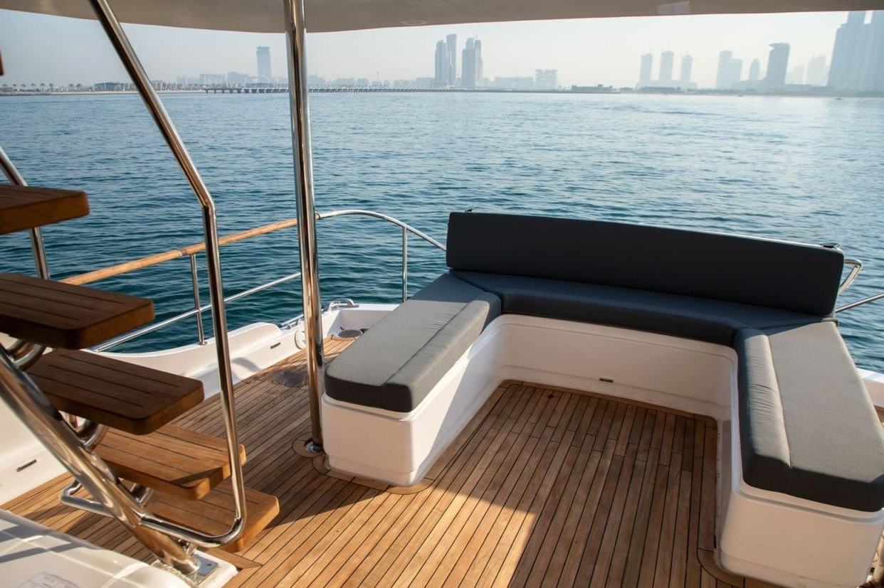 Vogue Hatteras: view 5