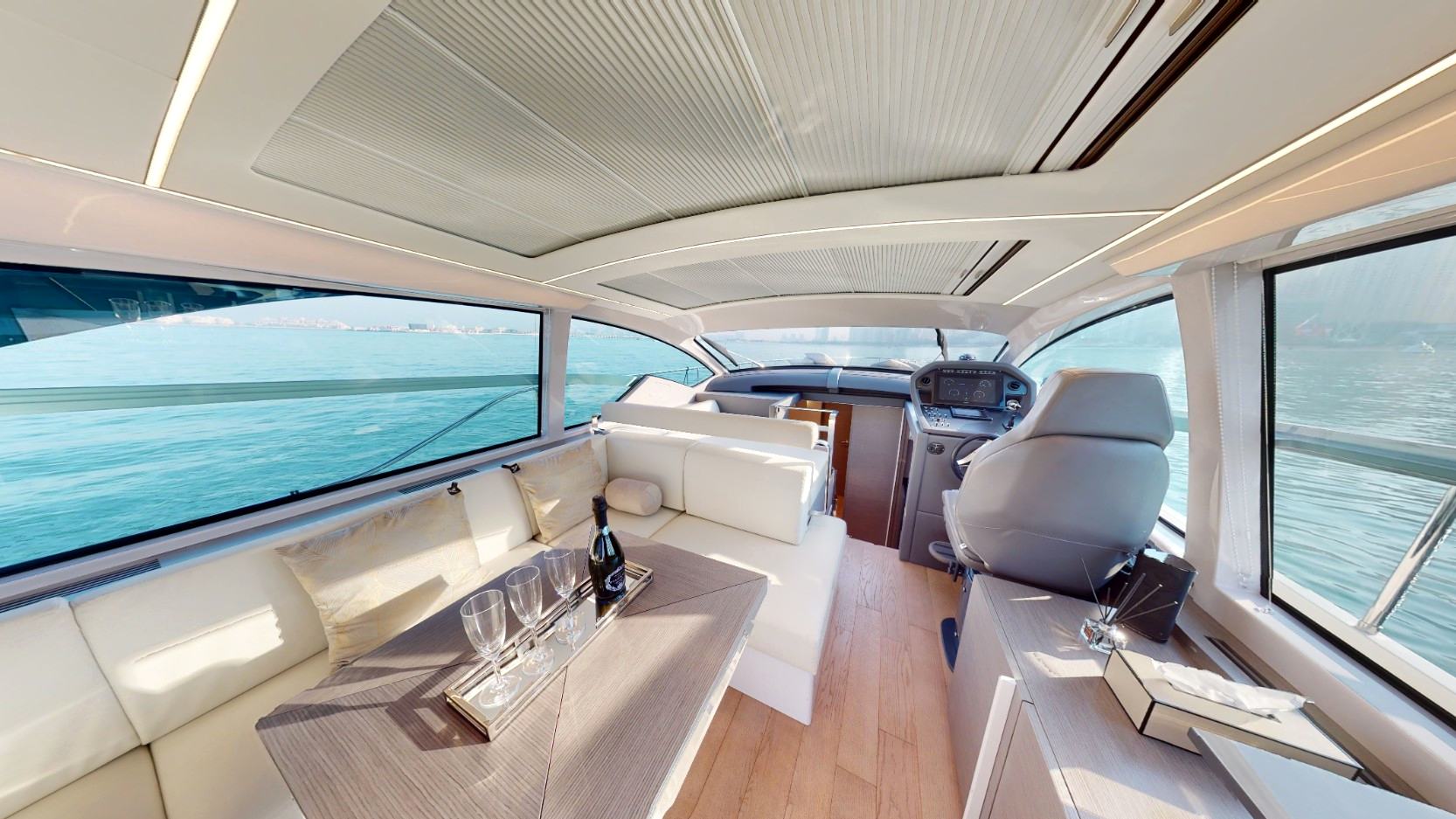 Pershing 5X Pearl White: view 8