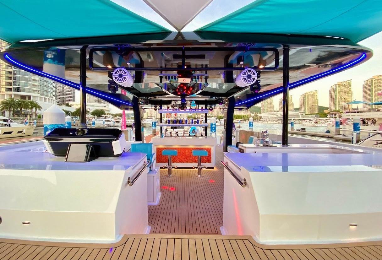 Catamaran Ozone: view 6
