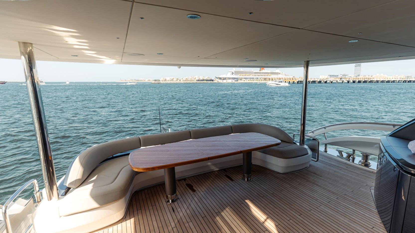 Princess 95X Super-flybridge: view 16