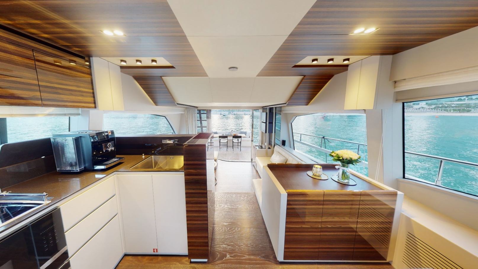 Ferretti 67 ft: view 7