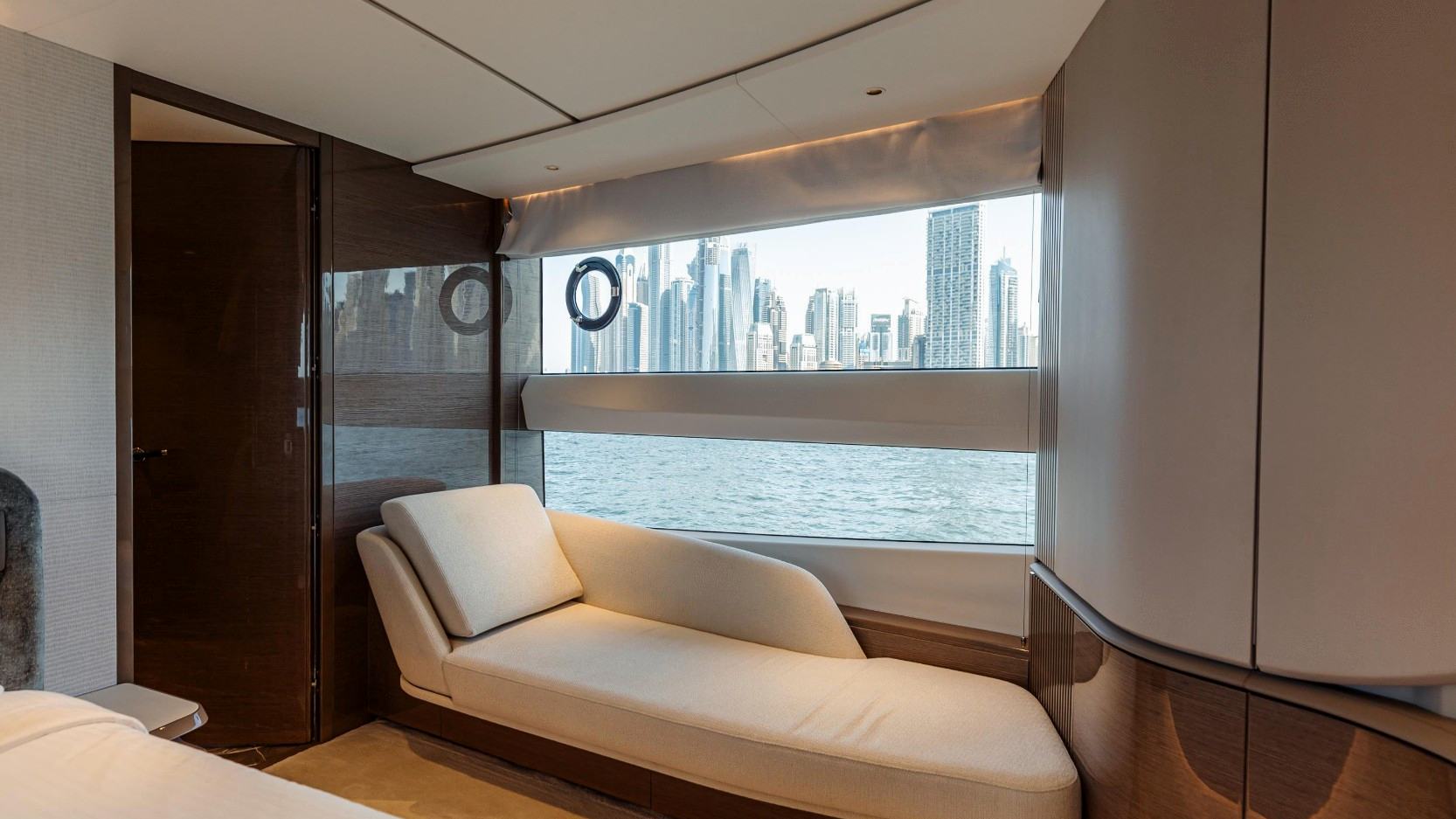 Princess 95X Super-flybridge: view 5