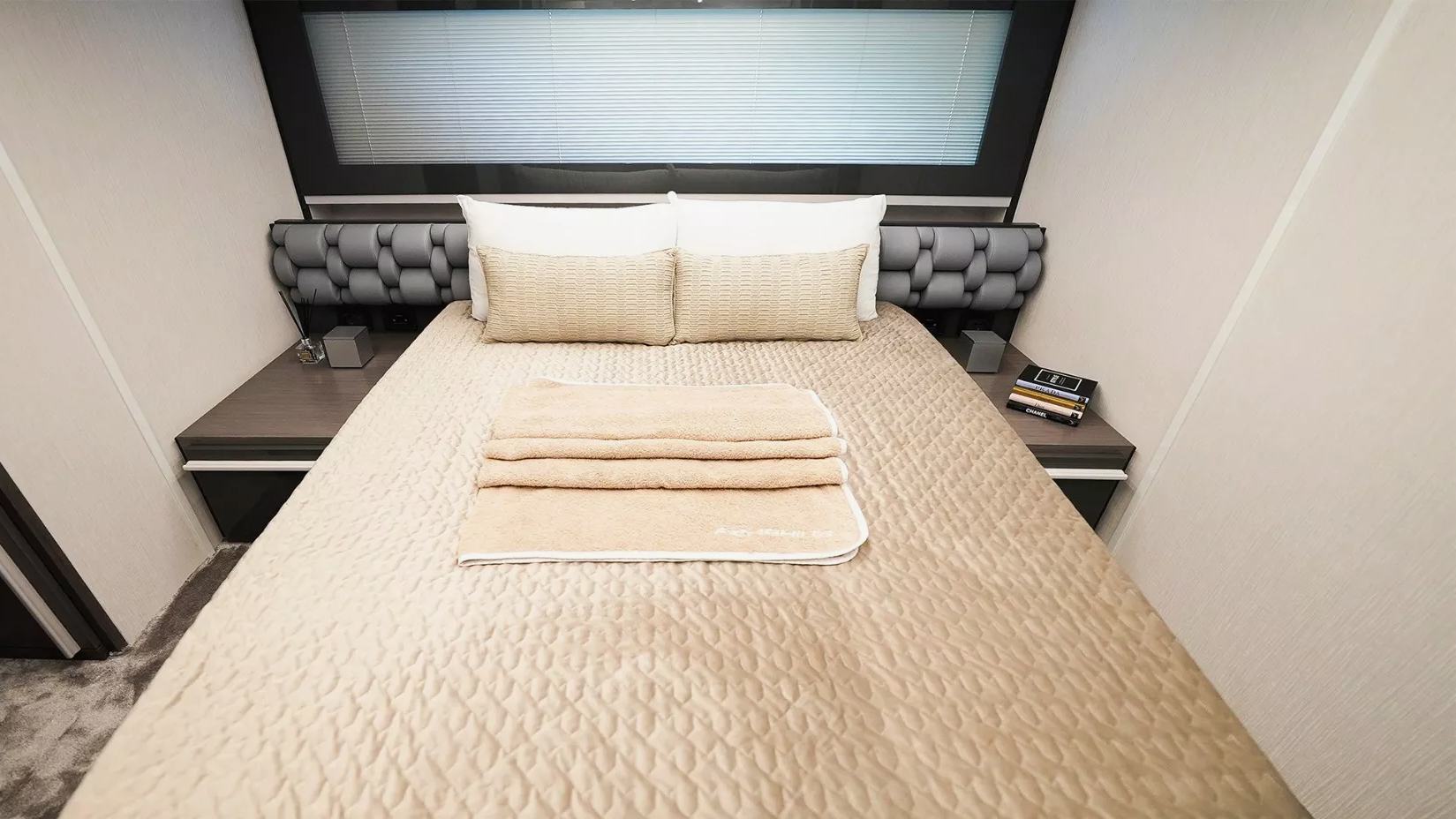 Pershing 5X Shark Grey: view 10