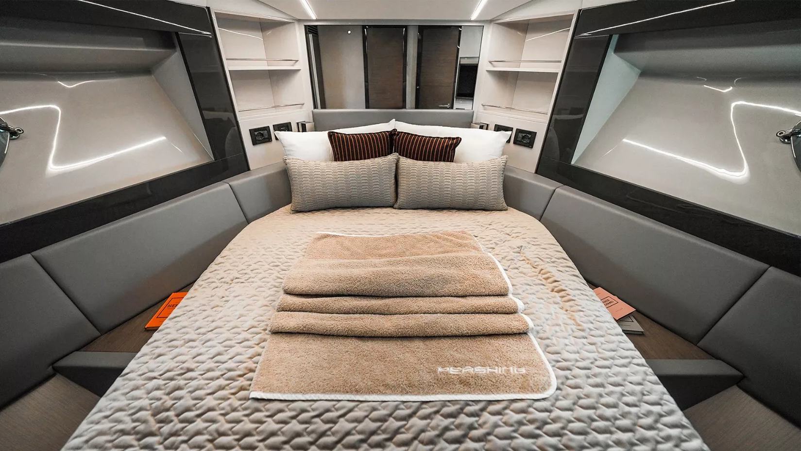 Pershing 5X Shark Grey: view 11