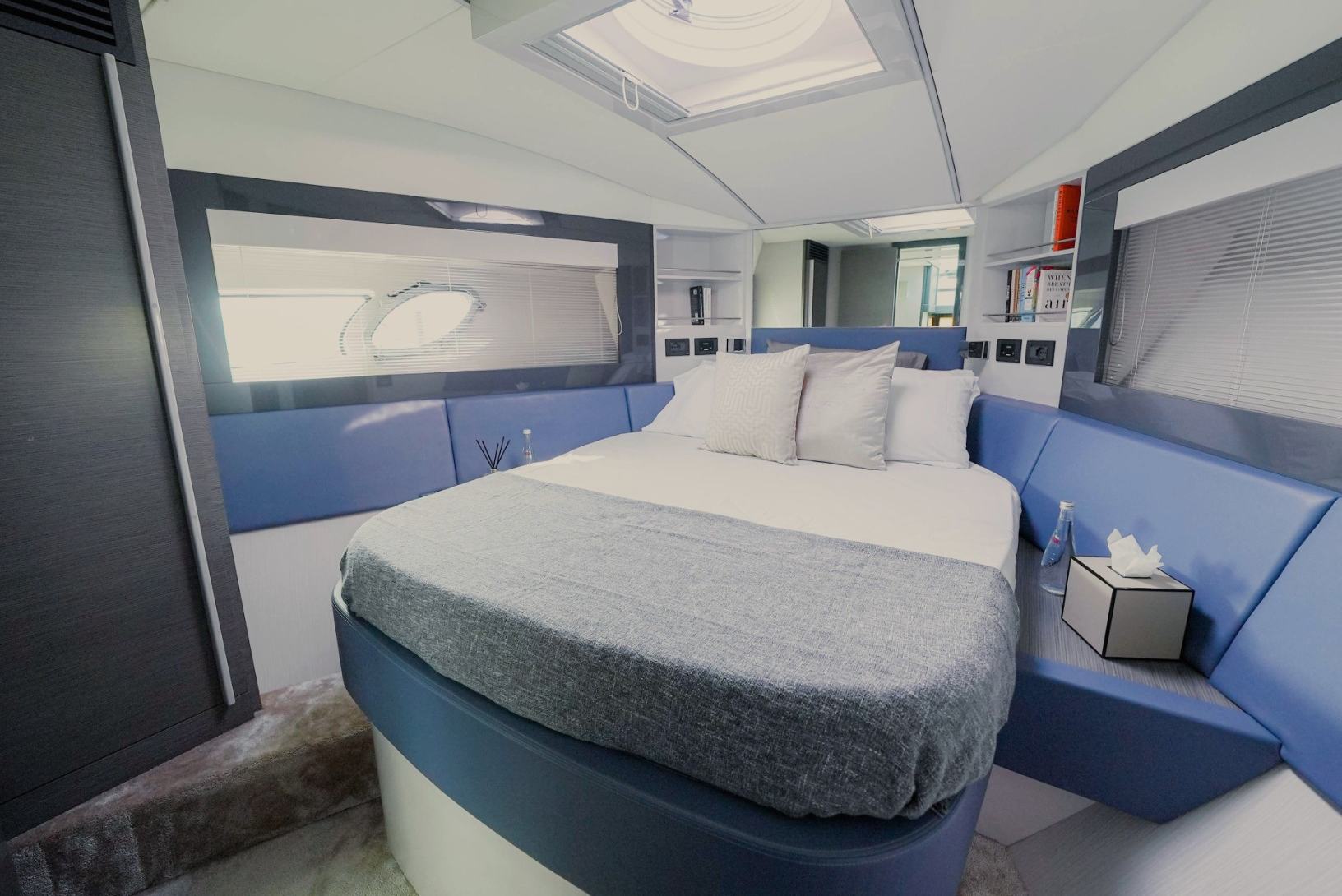 Pershing 5X Pearl White: view 15