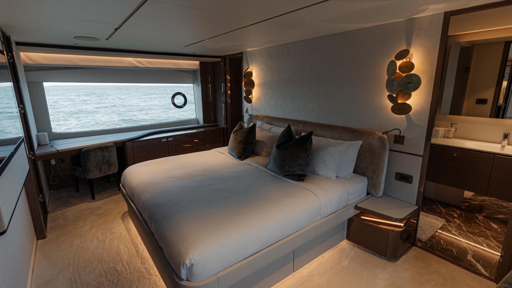 Princess 95X Super-flybridge: view 7