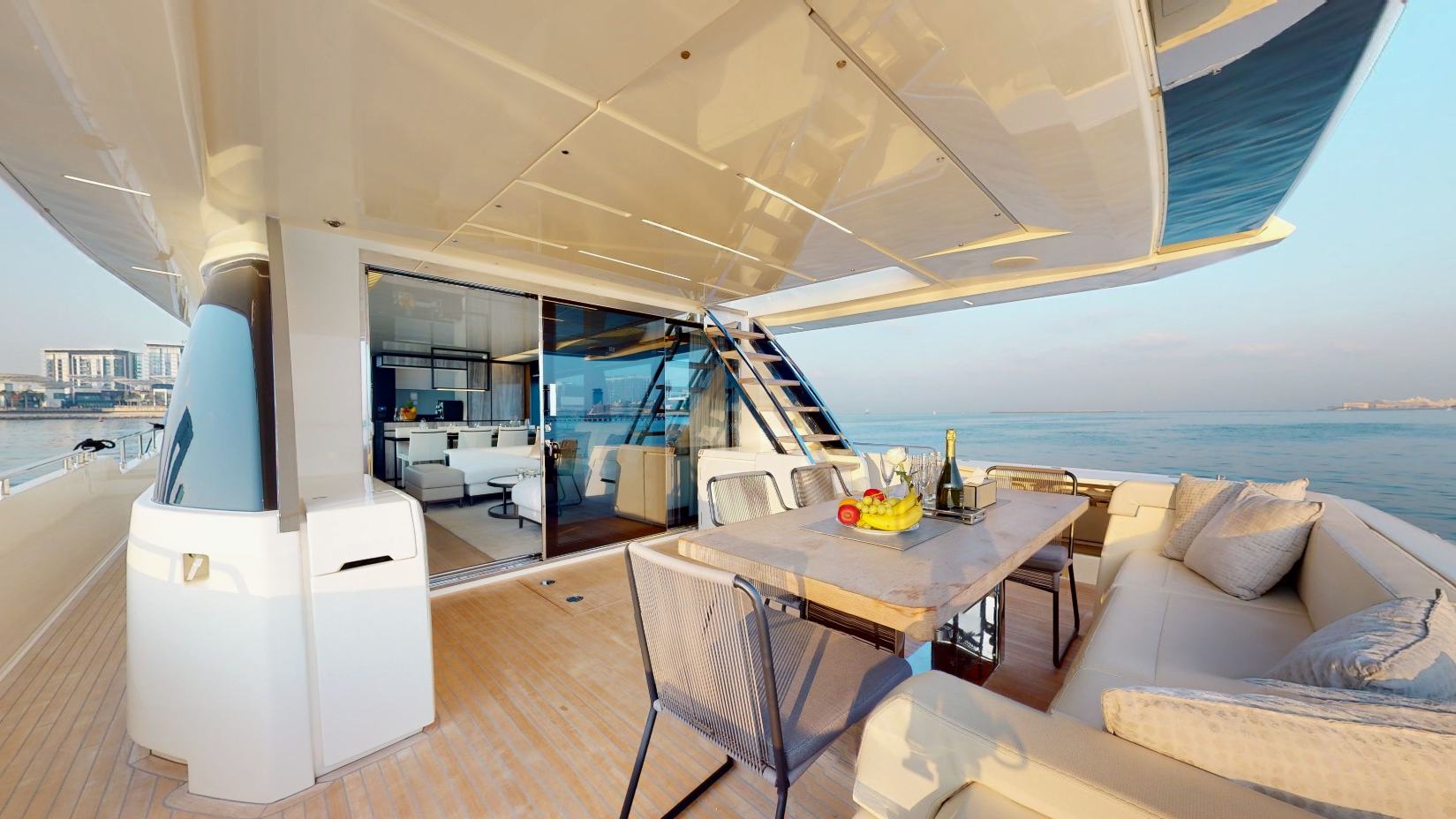 Ferretti 78 ft: view 15