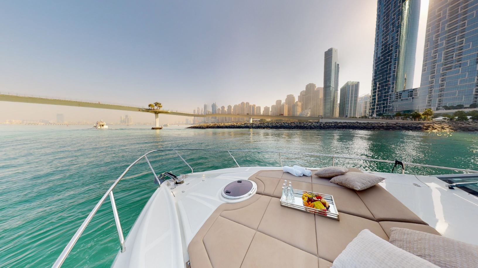 Pershing 5X Pearl White: view 13