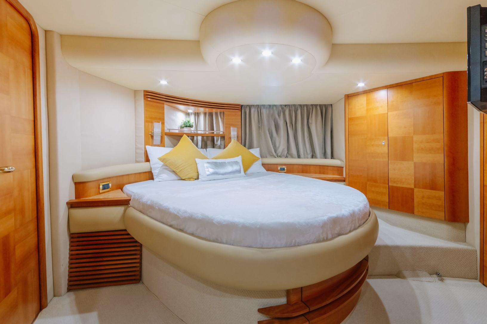 Azimut White Pearl: view 2