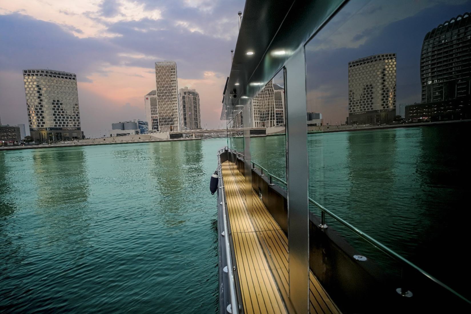 Play Boy Houseboat: view 2