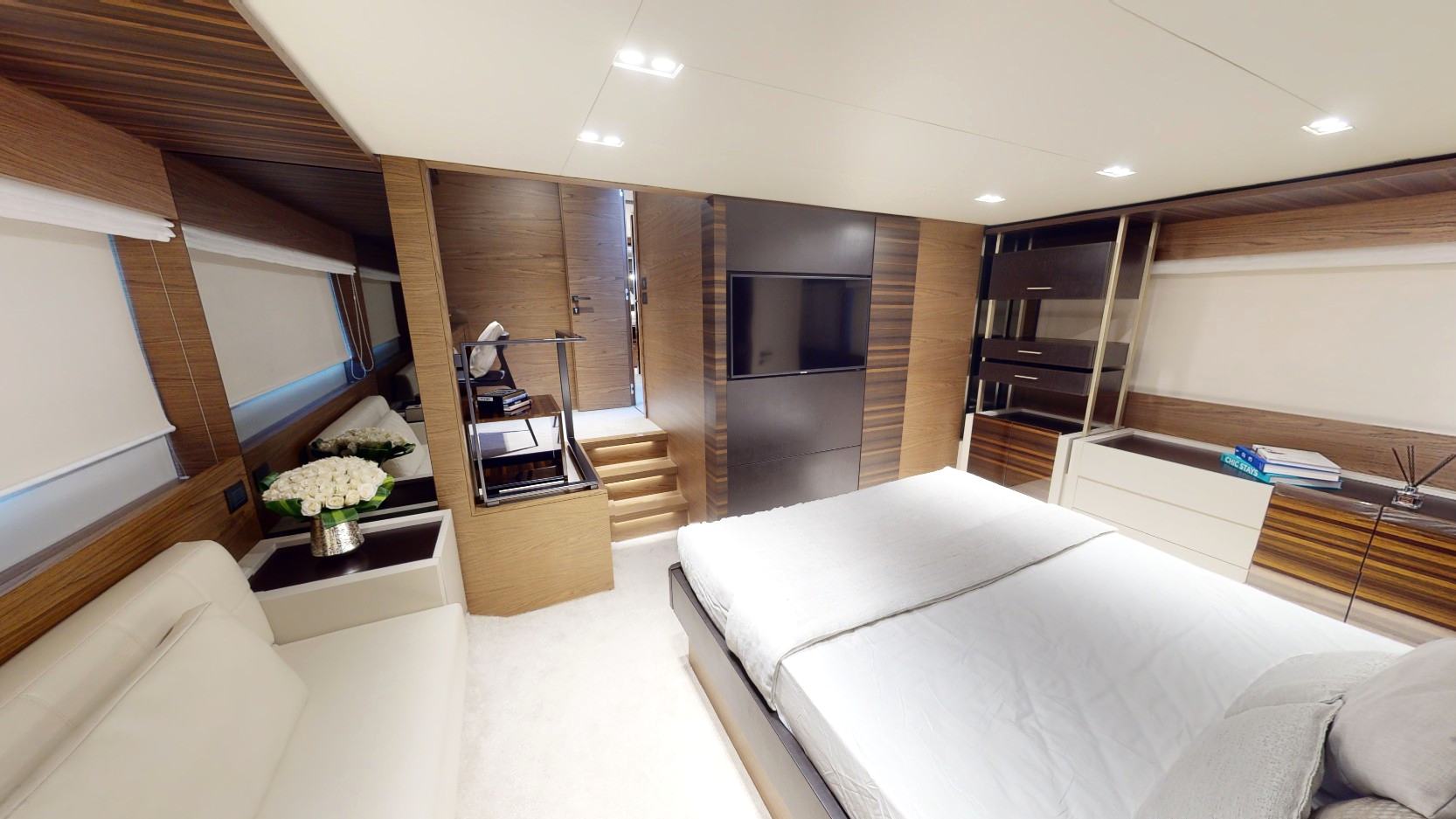 Ferretti 67 ft: view 13