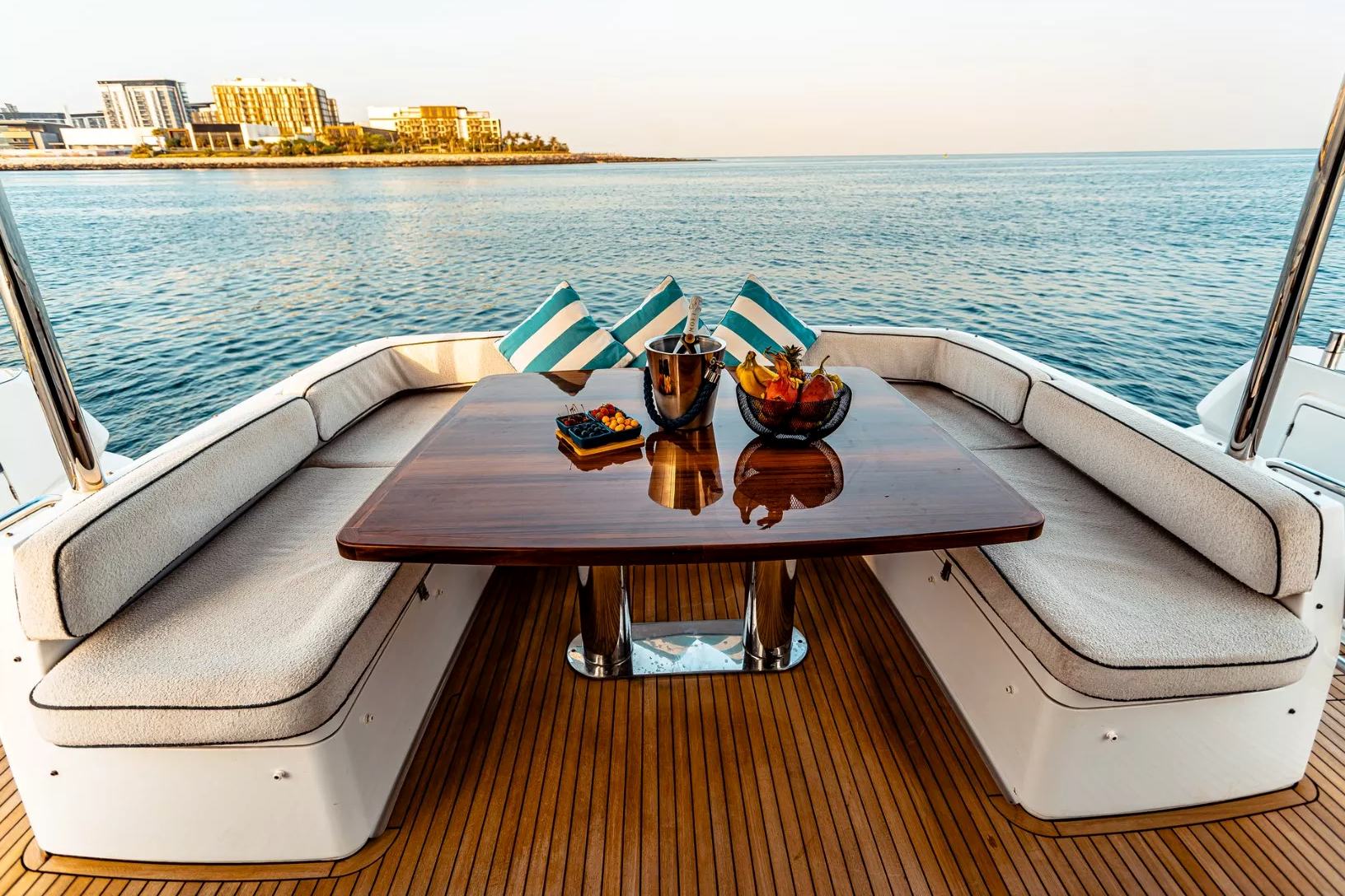 Azimut Magellano 66 ft: view 4
