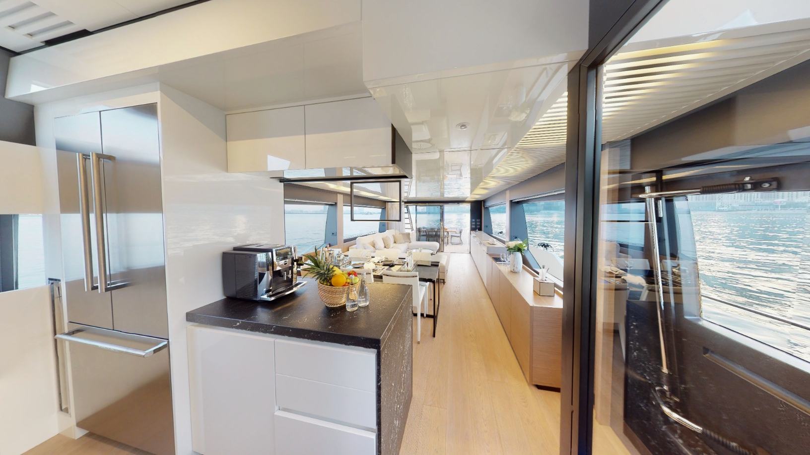 Ferretti 78 ft: view 5