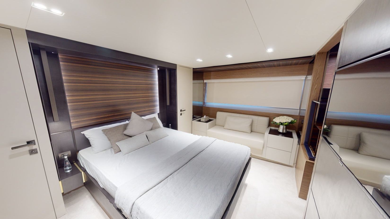 Ferretti 67 ft: view 5