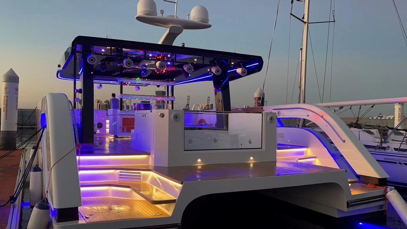 Catamaran Ozone: view 4