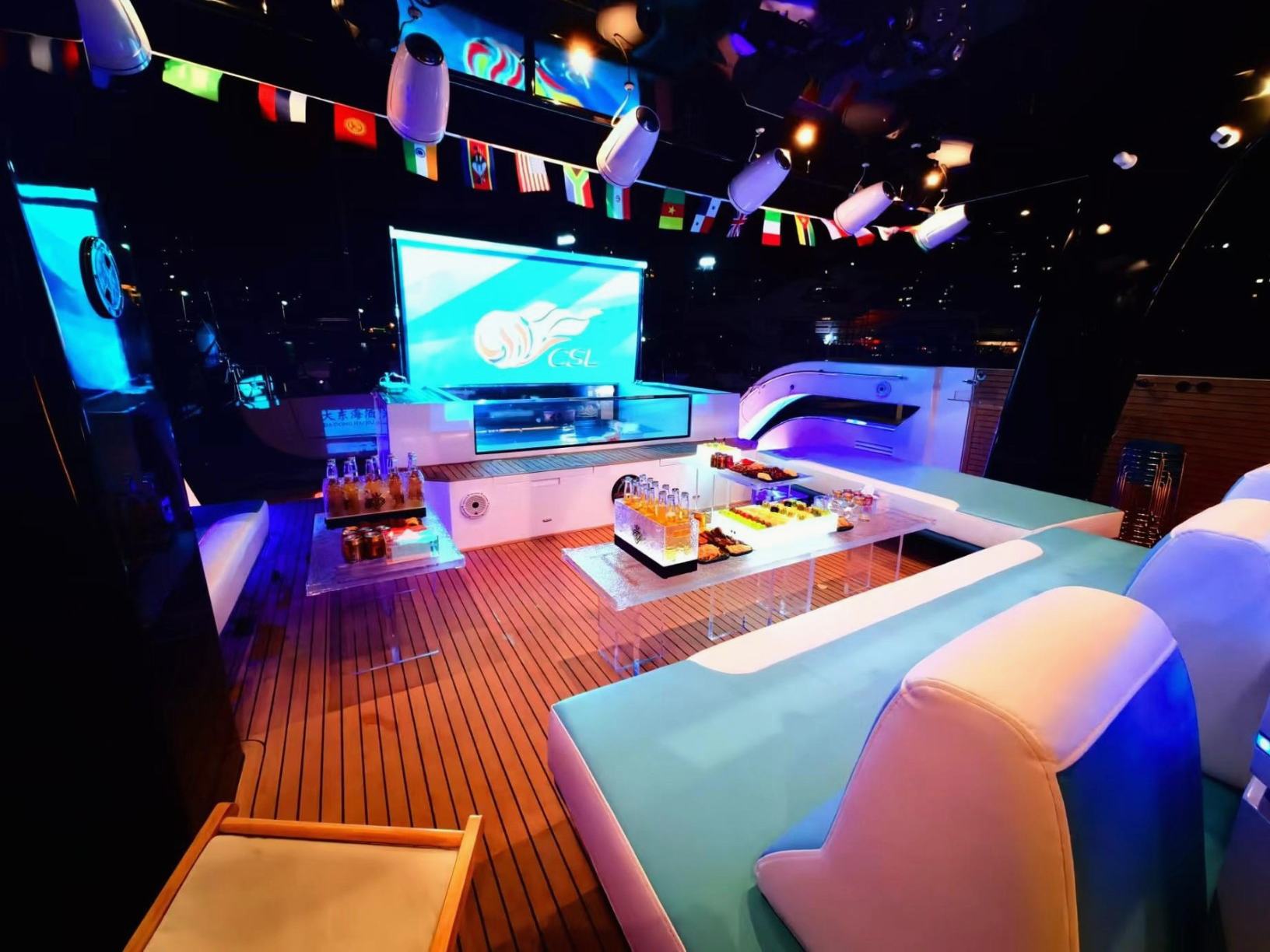 Catamaran Ozone: view 5