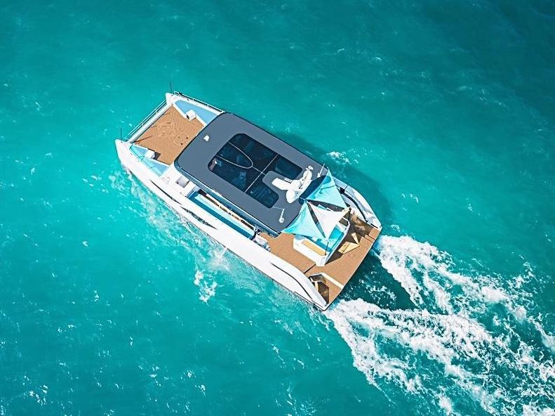 Catamaran Ozone: view 2