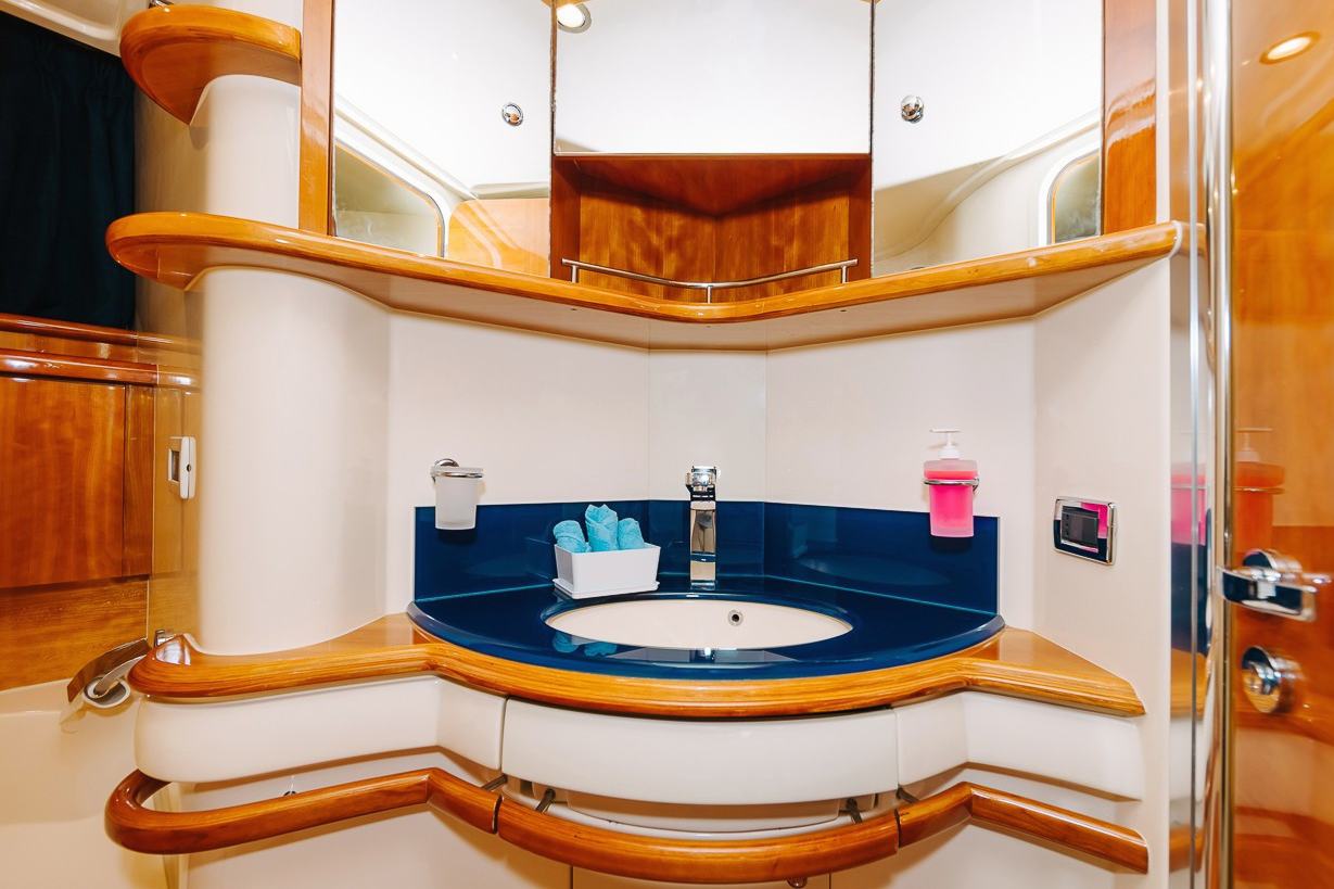 Azimut 8ofUs: view 6