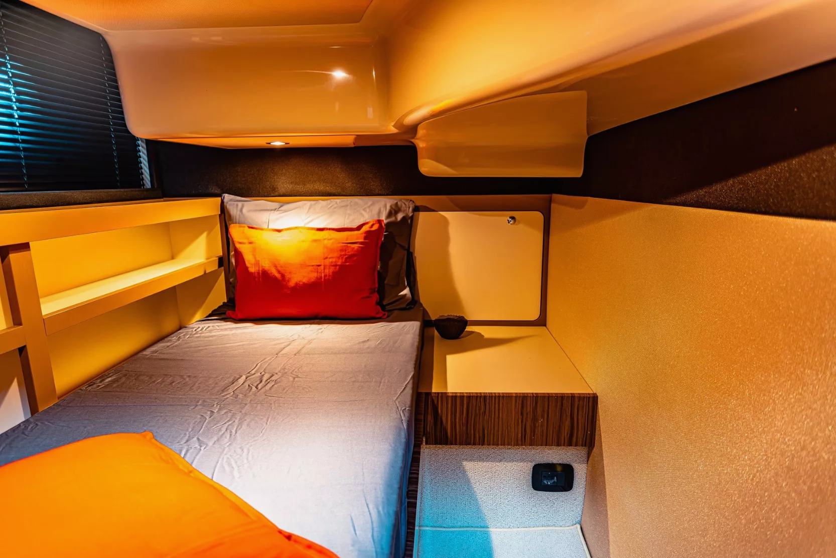 Azimut Magellano 43 ft: view 2