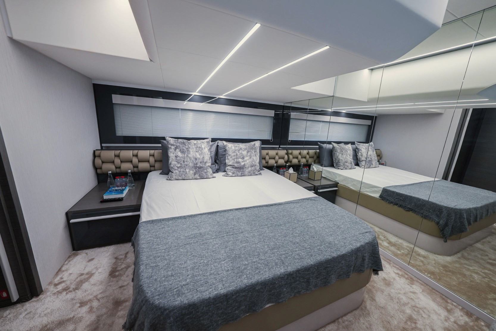 Pershing 5X Pearl White: view 9