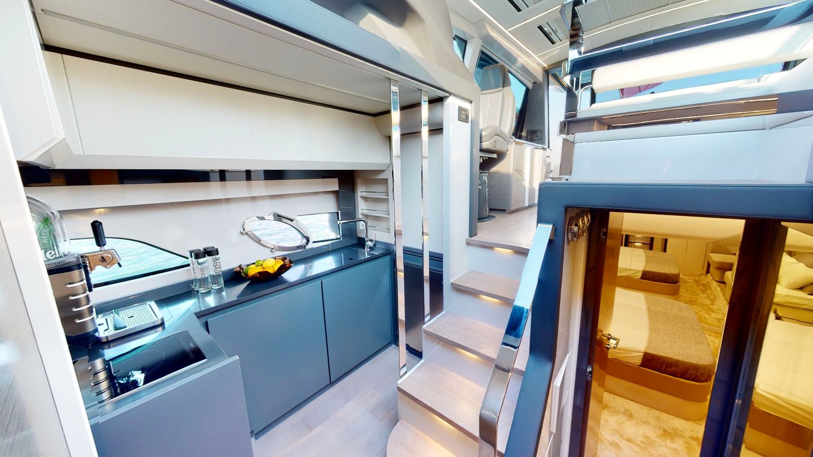 Pershing 5X Pearl White: view 12