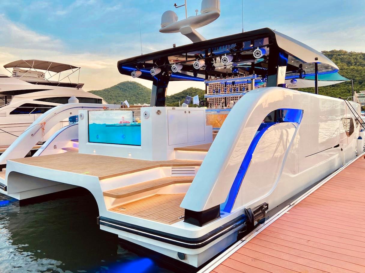 Catamaran Ozone: view 13