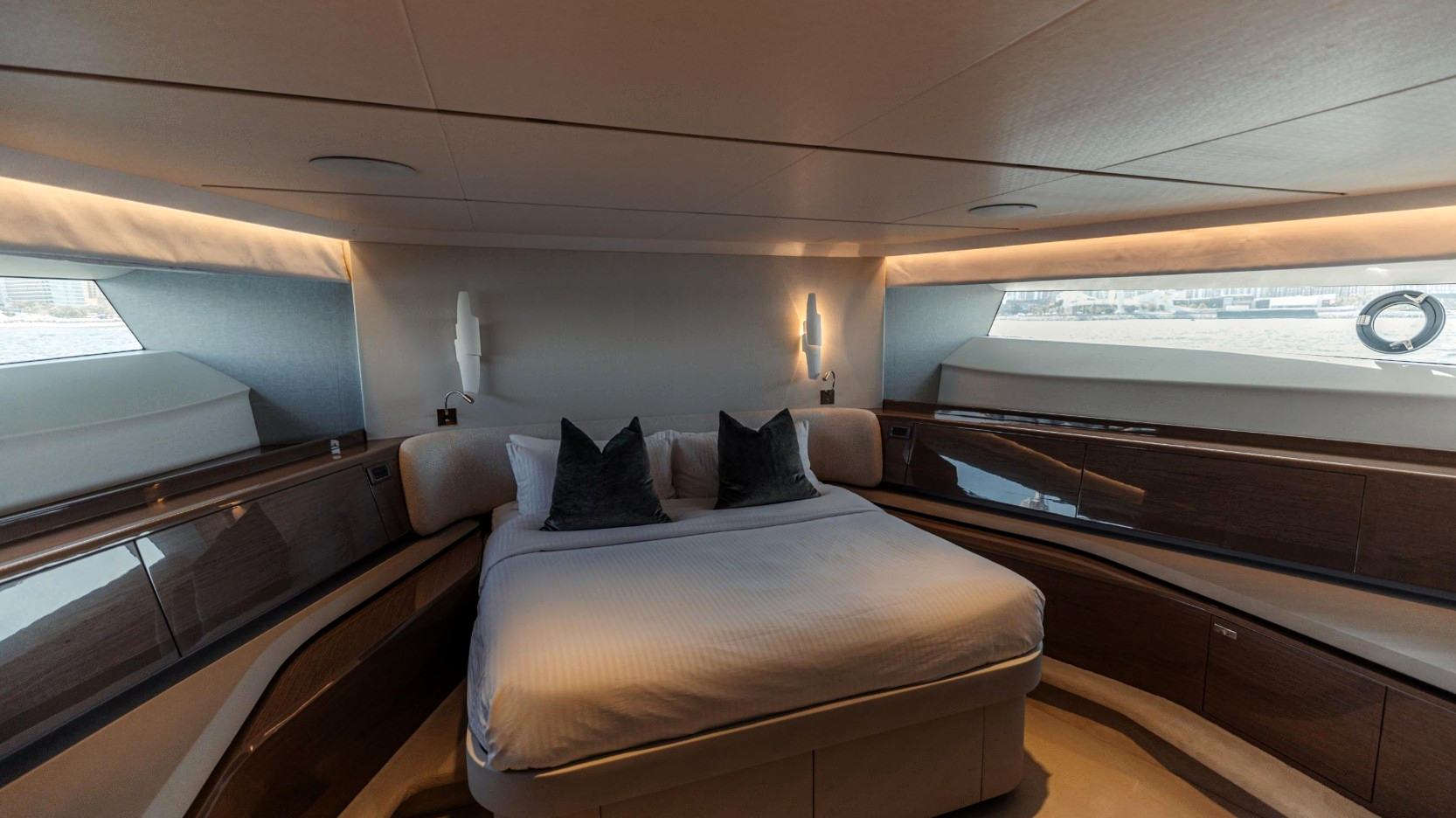 Princess 95X Super-flybridge: view 14