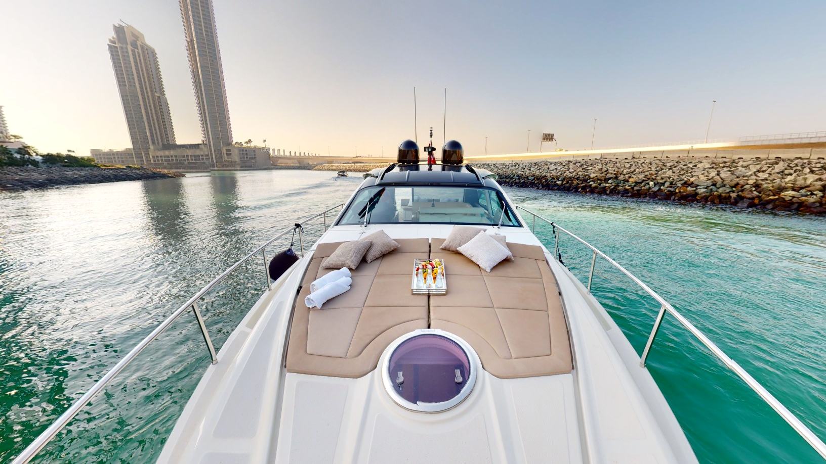 Pershing 5X Pearl White: view 5
