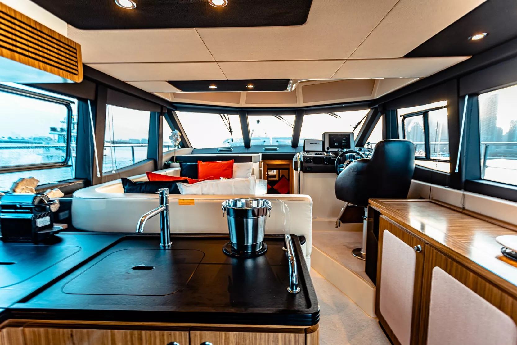 Azimut Magellano 43 ft: view 3