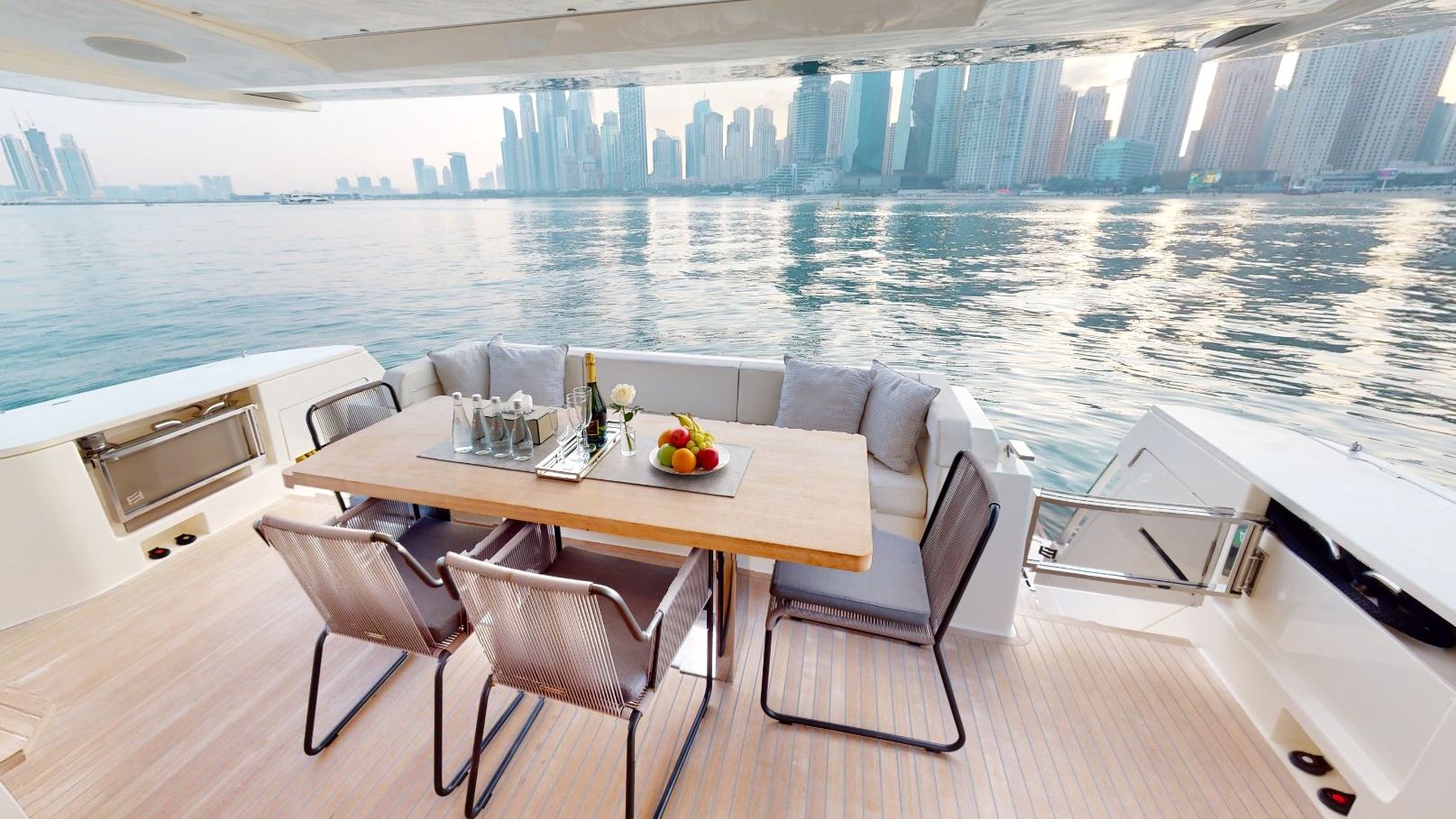 Ferretti 78 ft: view 2