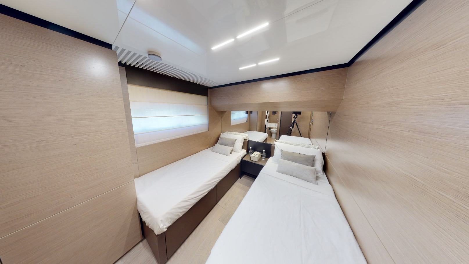 Ferretti 78 ft: view 16